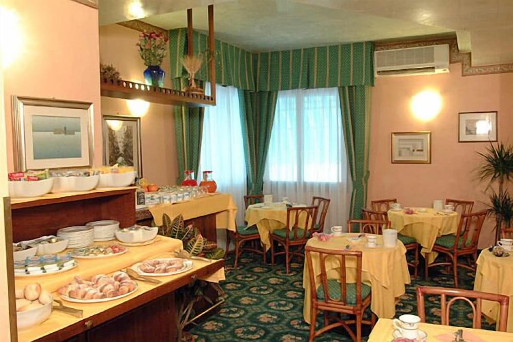 Villa Tiziana Hotel 38/45