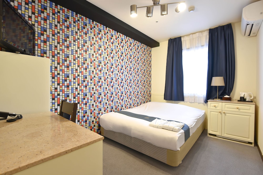 ROOM, DOUBLE BED, SMOKING
