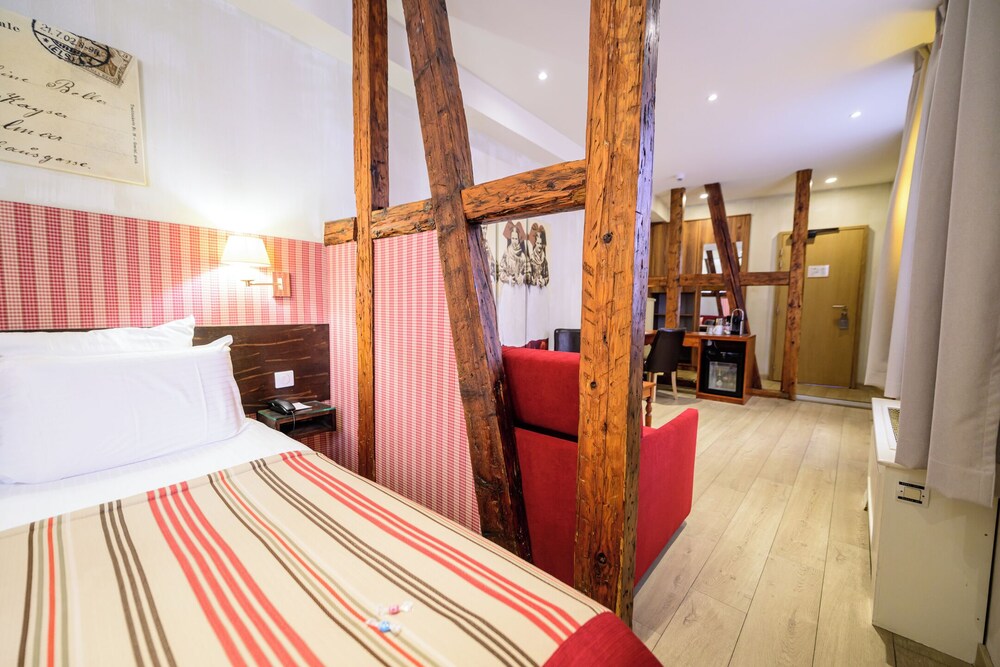Hotel Beaucour 27/83