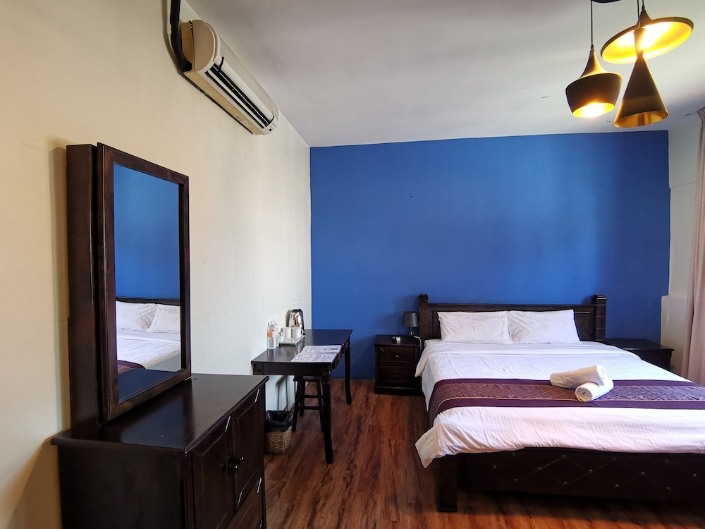 8 BOUTIQUE BY THE SEA HOTEL 16/50