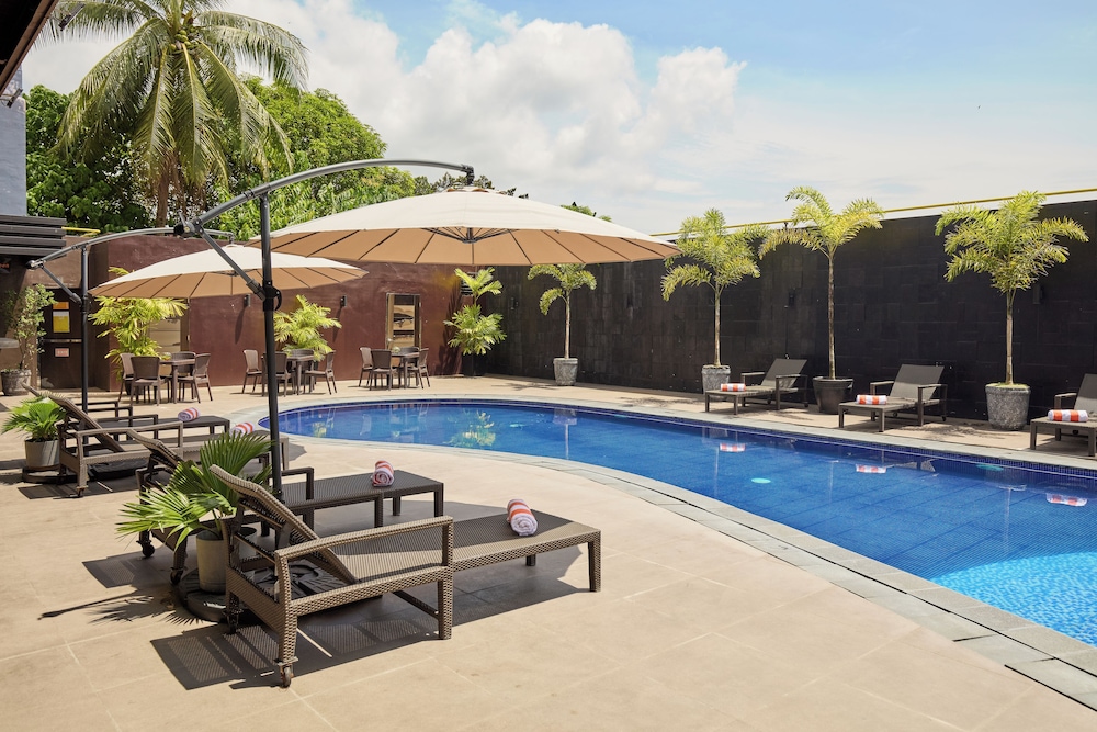 Summit Hotel Tacloban 57/63