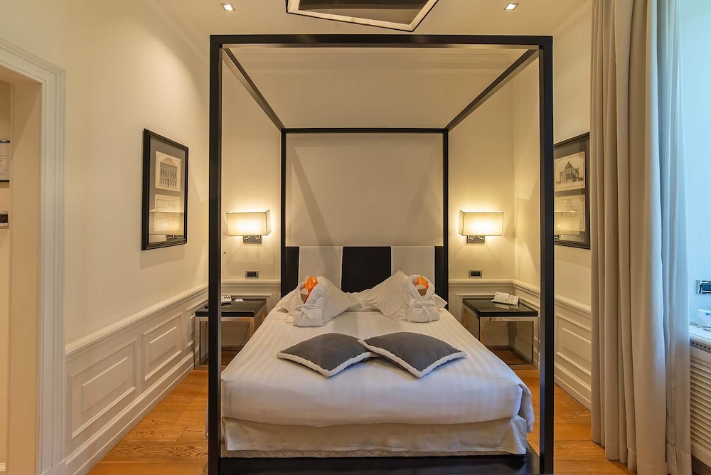 DELUXE, DOUBLE BED
