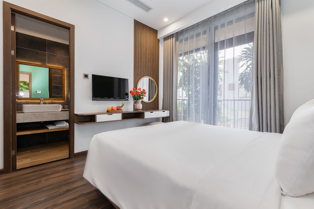 2 Bedrooms, Premier, Apartment, King and Queen Bed, City View, Balcony