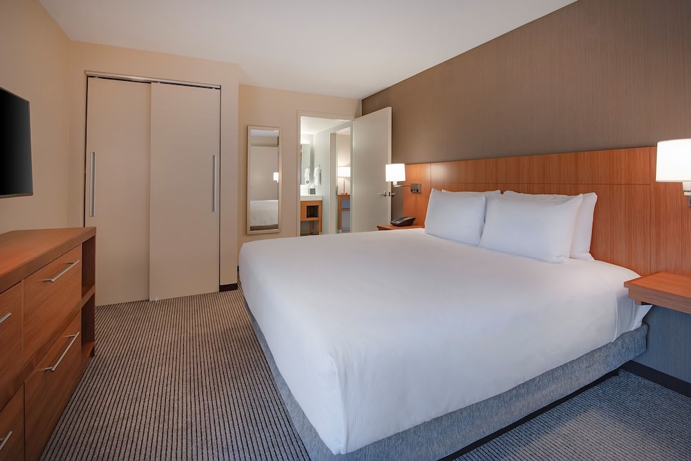 Hyatt Place Durham Southpoint 13/66
