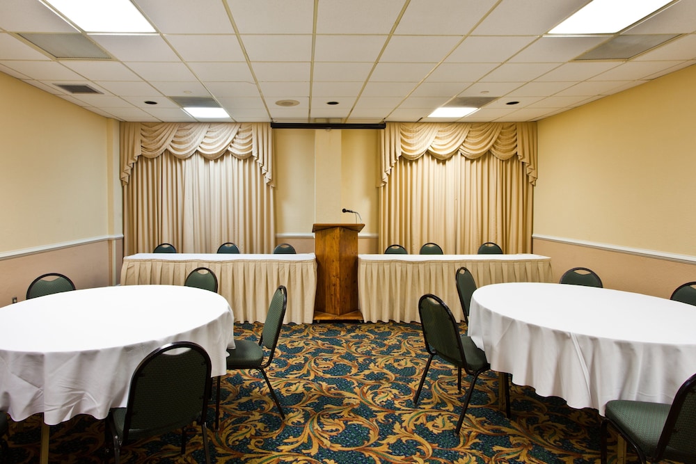 Holiday Inn Port St. Lucie 37/53