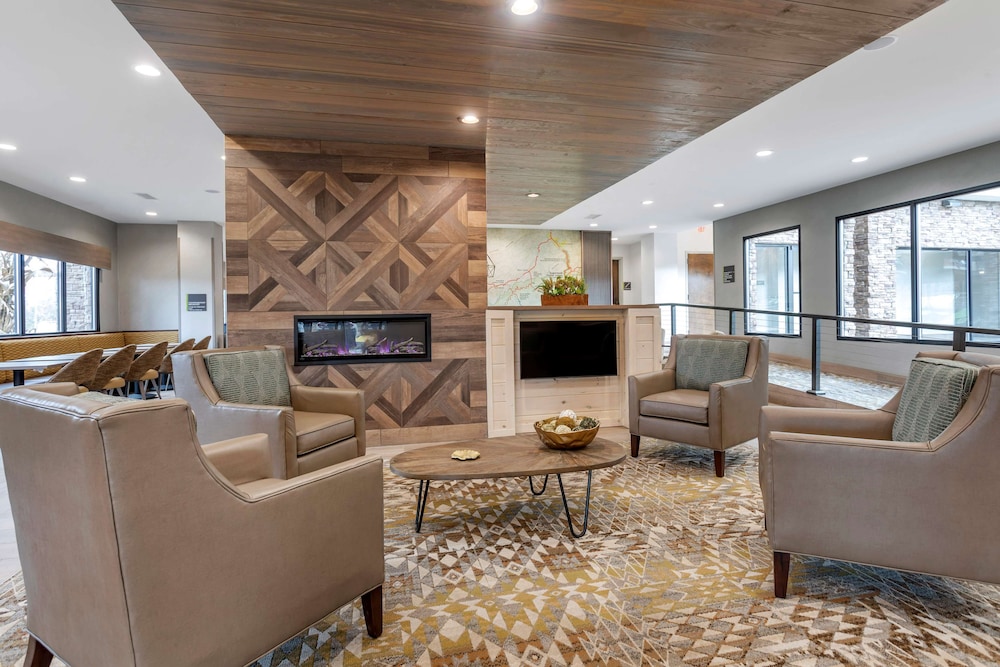 Best Western Plus Apple Valley Lodge Pigeon Forge 28/32