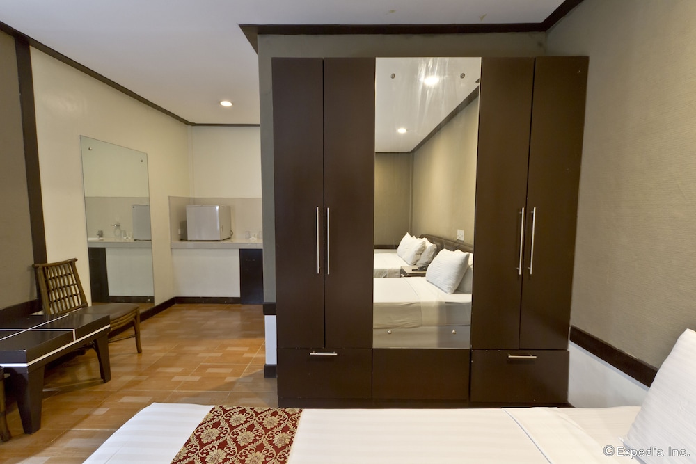 Holiday Spa Hotel 49/50