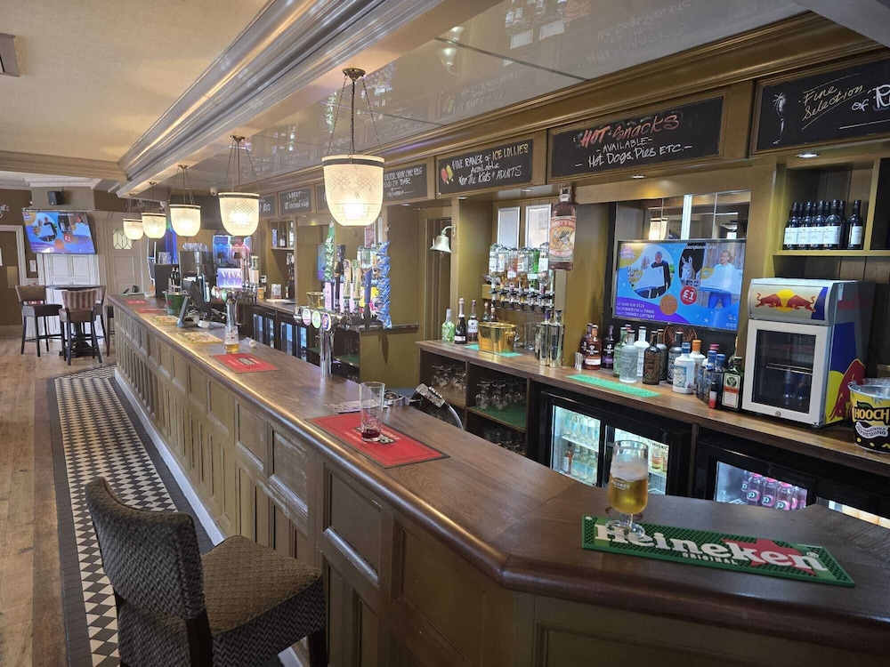 The Greyhound Hotel Leigh 30/32