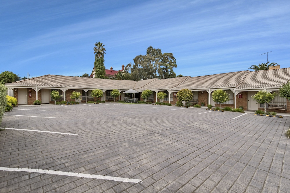 GOLDEN SQUARE MOTOR INN 15/17