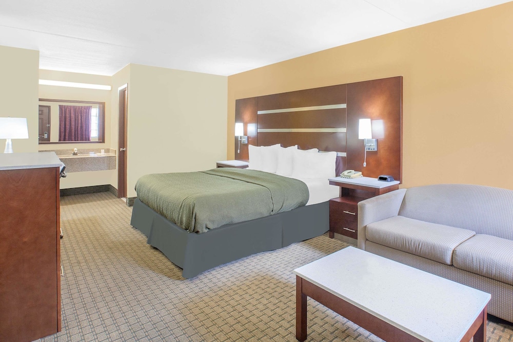 Days Inn by Wyndham Fayetteville 5/14