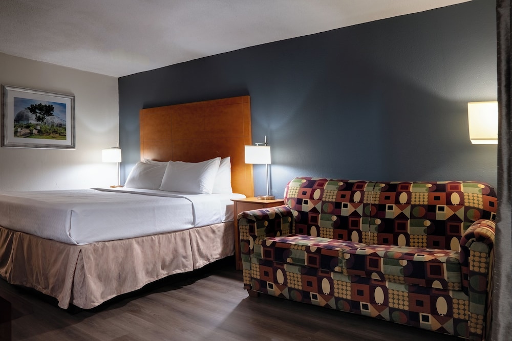 American Inn and Suites Ferndale 9/25