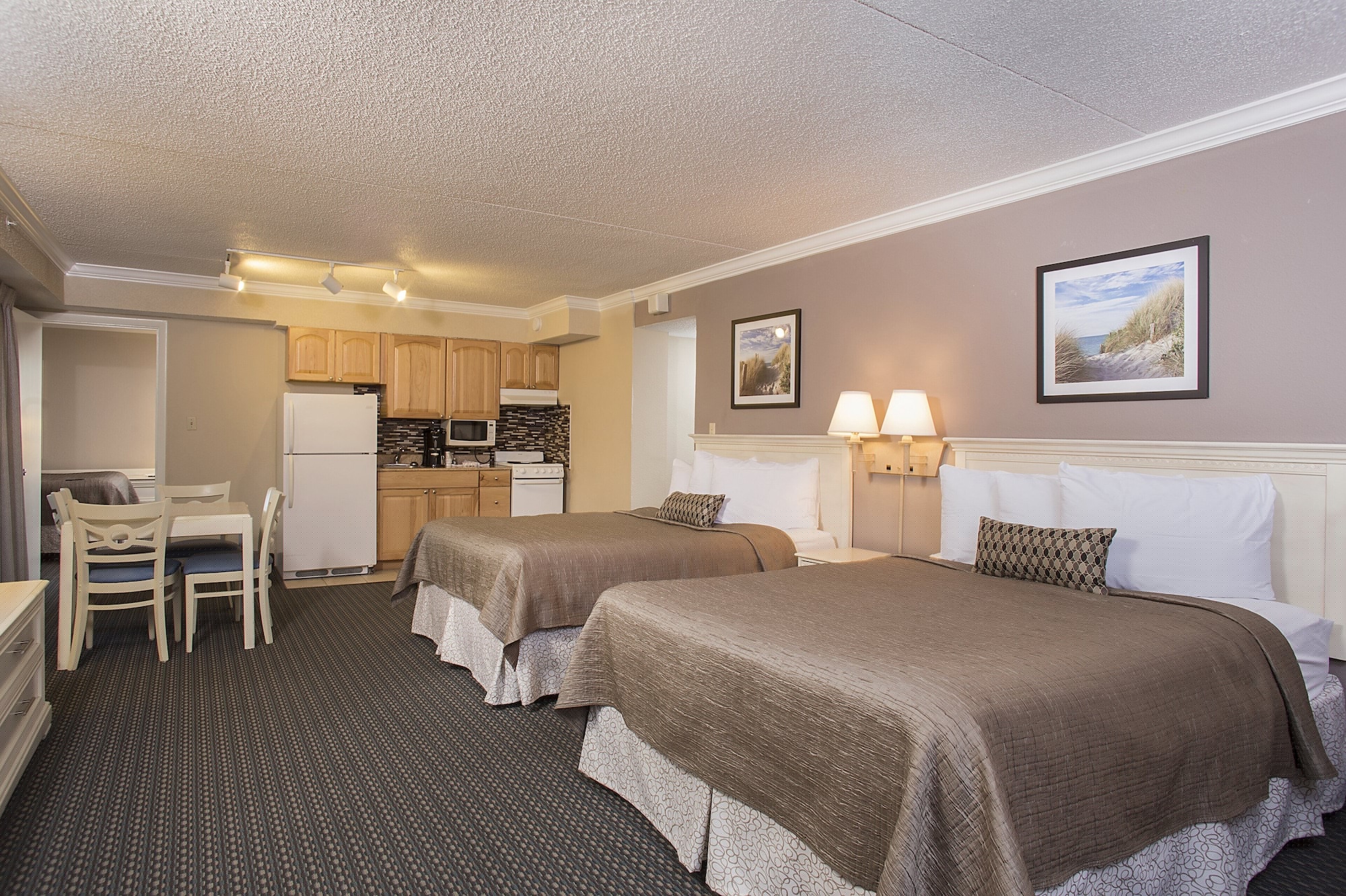 2 Rooms, Deluxe, Suite, 4 Queen Beds, No Balcony، Grande Shores Ocean Resort 7/10