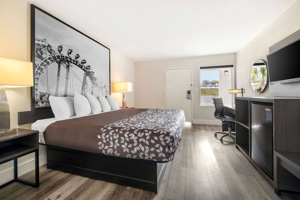 ROOM, KING BED, ACCESSIBLE