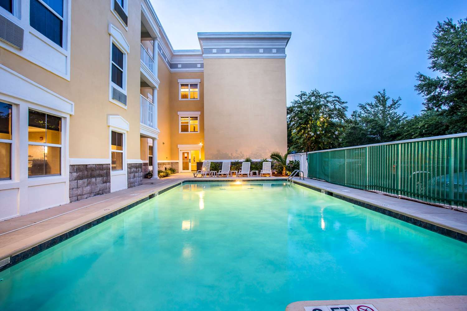 Comfort Suites At Isle Of Palms Connector 47/48