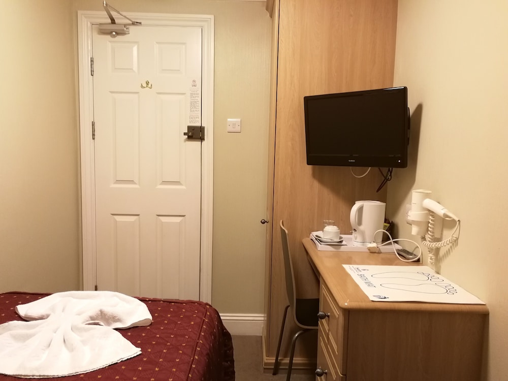 Central Hotel 18/73