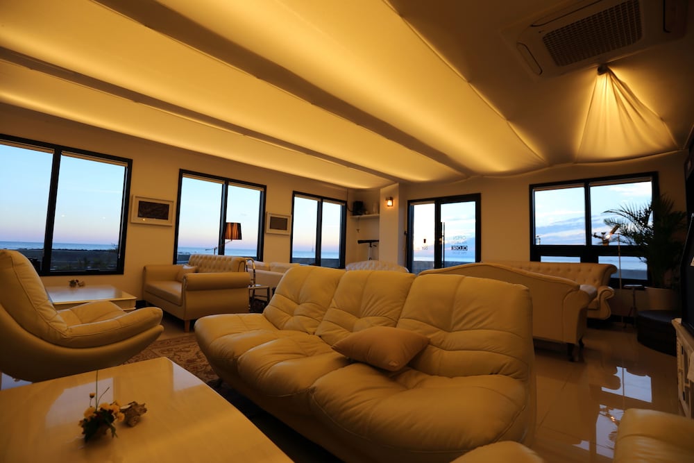 Hotel 52 35/57