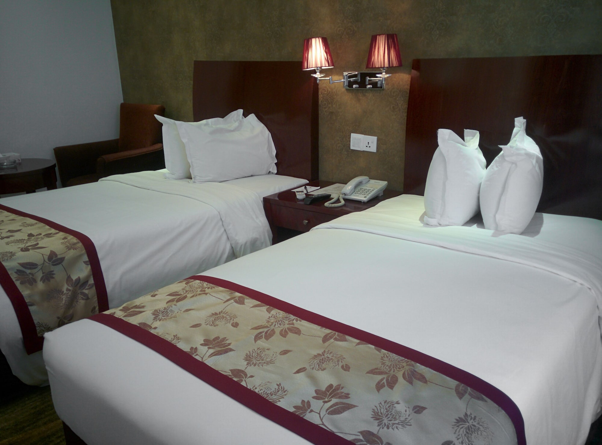 Premium, Queen Bed, Bathtub