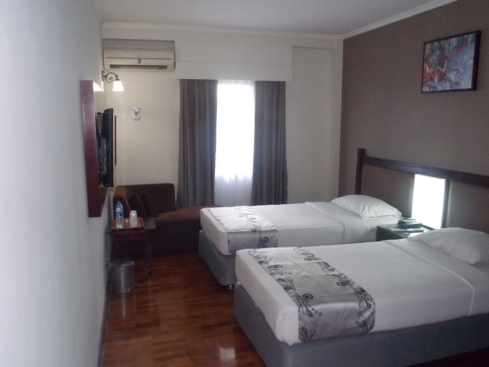 GRAND SUPERIOR, TWIN BEDS