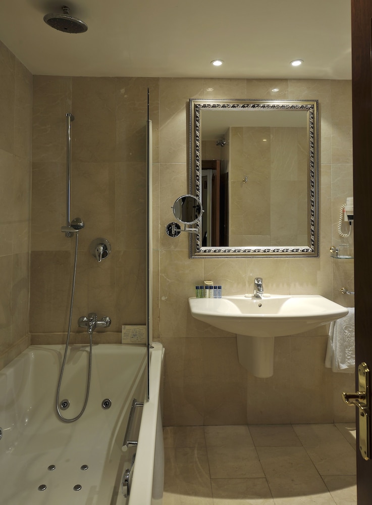 Roger De Lluria Hotel 13/57