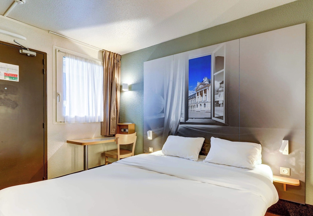 ROOM, DOUBLE BED