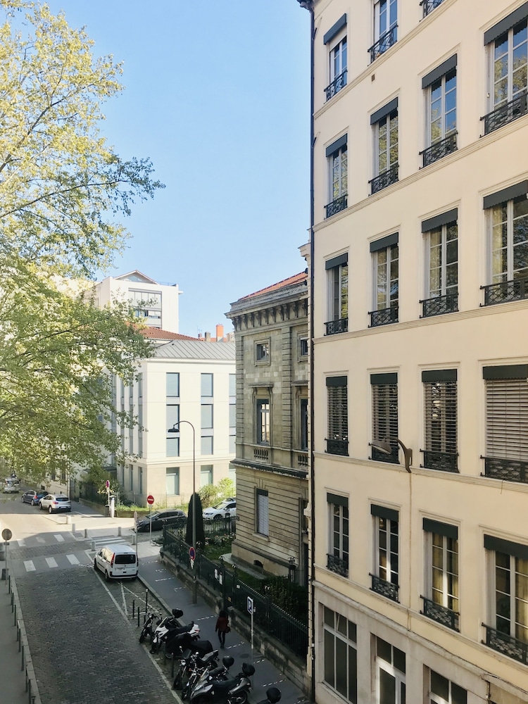 Hotel de l Abbaye 42/50