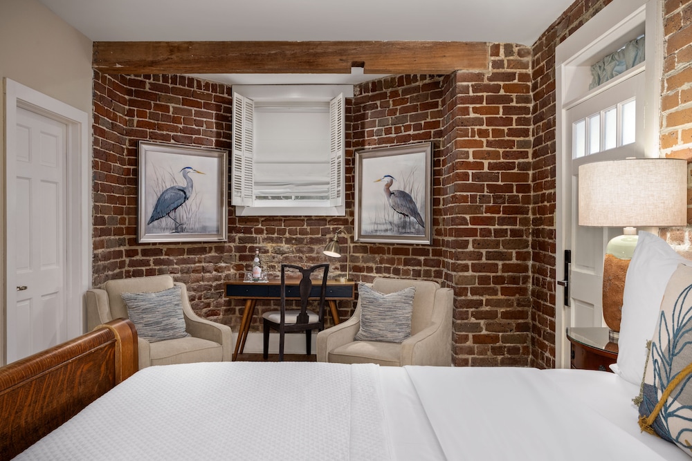 Elite, Queen Bed