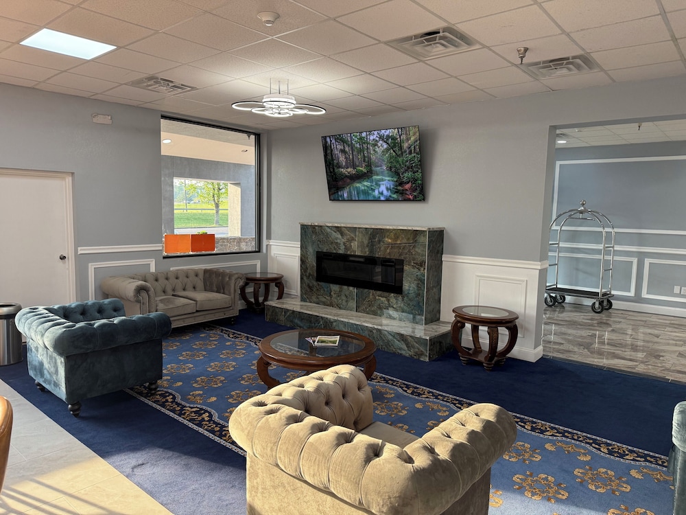 Holiday Lodge Hotel &amp; Conference Center 28/50