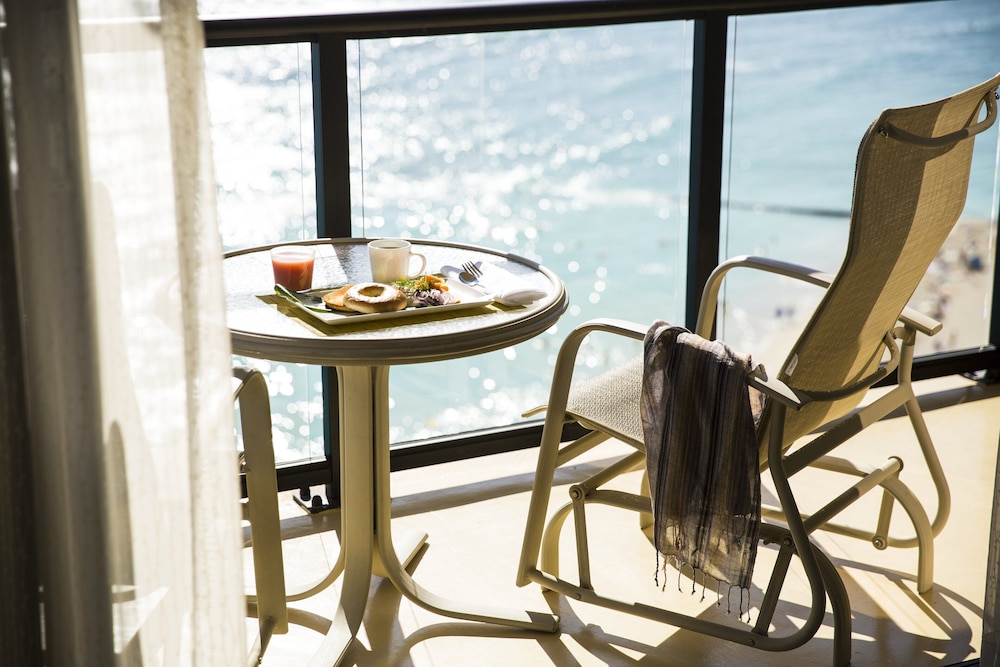 OUTRIGGER Waikiki Beach Resort 71/88