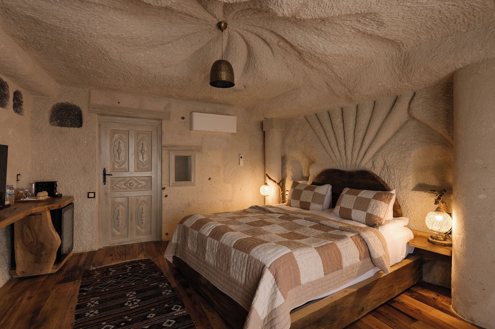 ROOM, QUEEN BED, BALCONY