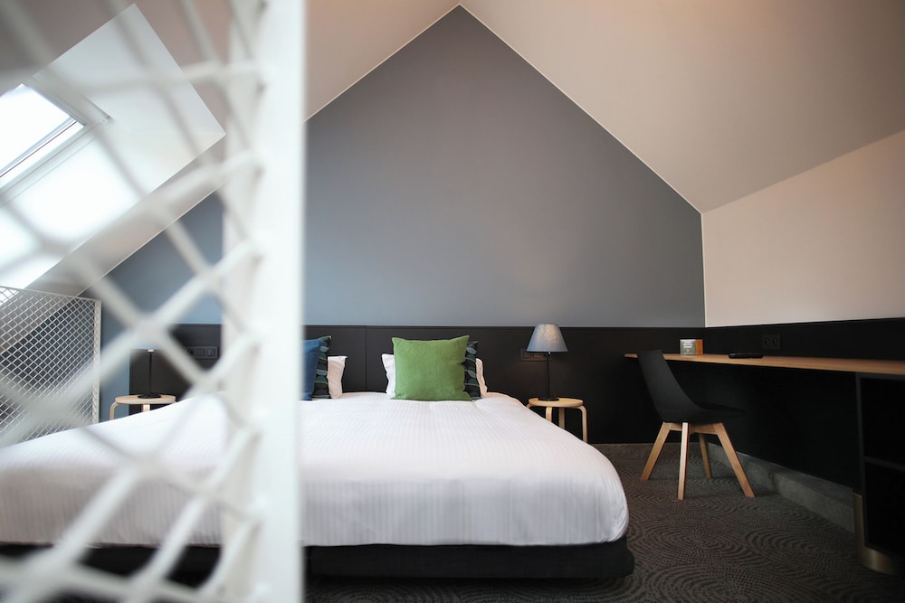 ROOM, TRIPLE
