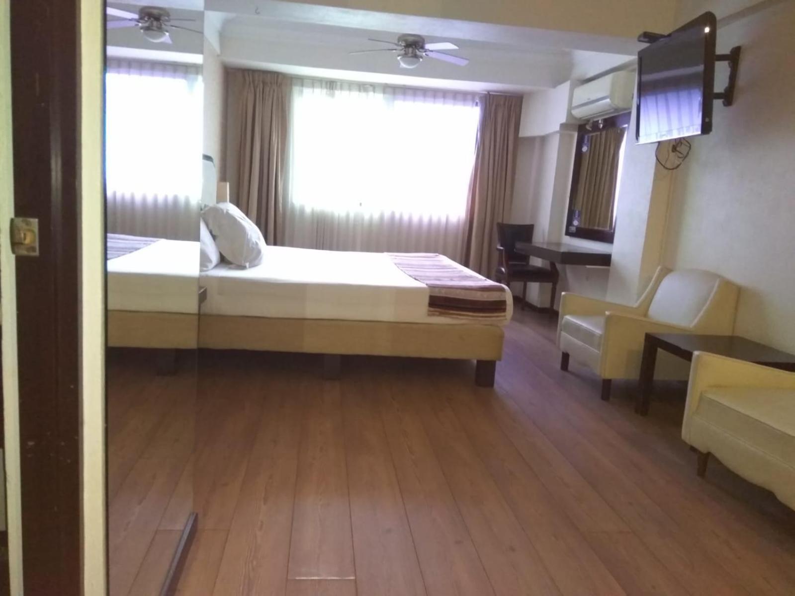 hotel clara luna