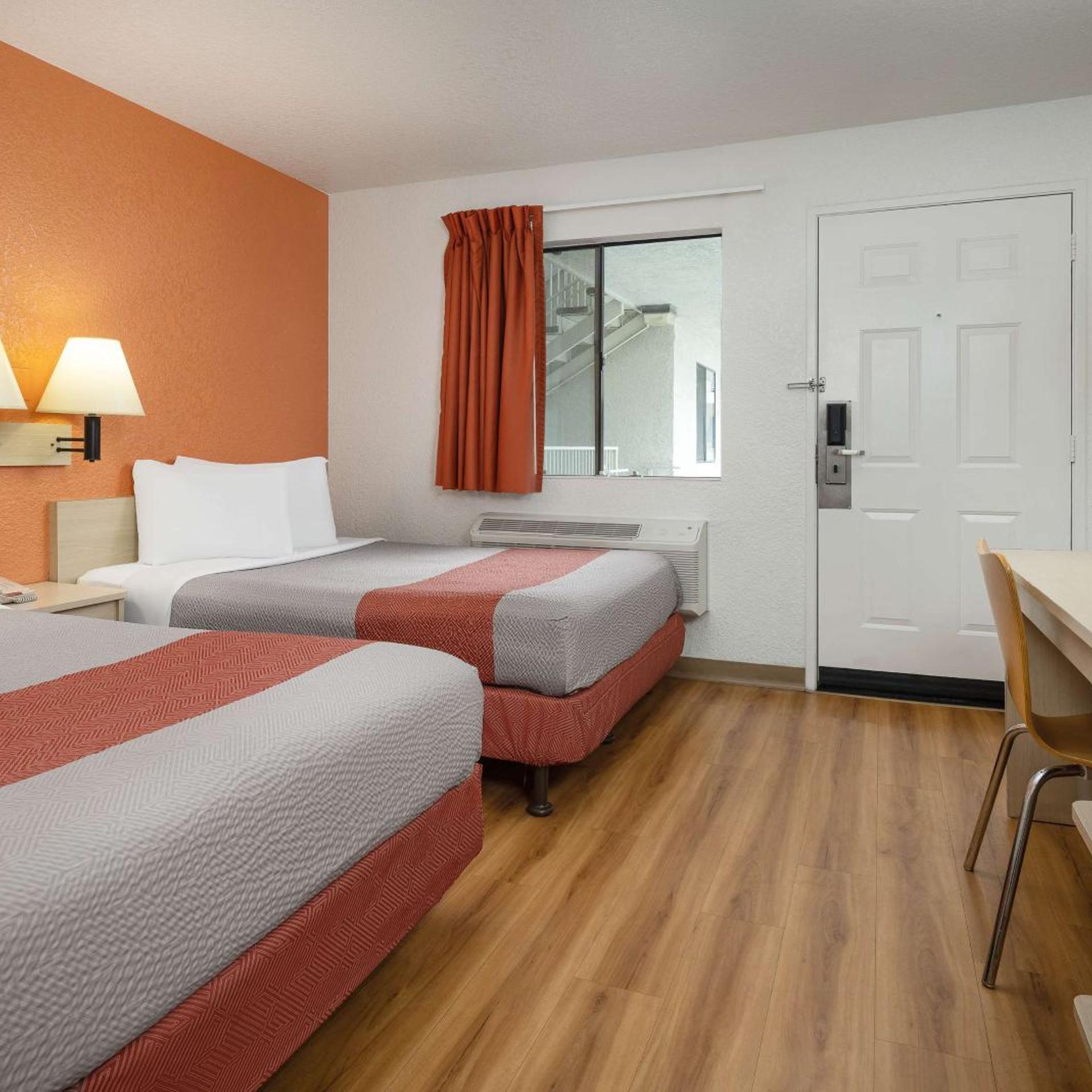Premium, Quadruple, Motel6 Buena Park, CA - Knotts Berry Farm - Disneyland 2/7