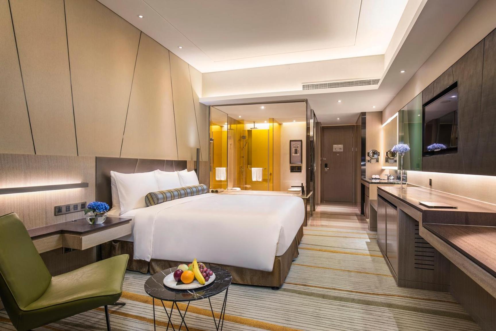 DELUXE, DOUBLE BED
