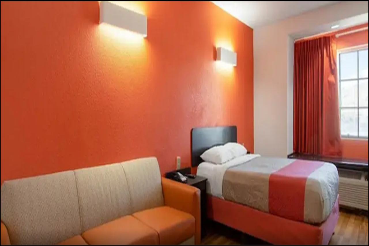 El Paso Inn 15/24