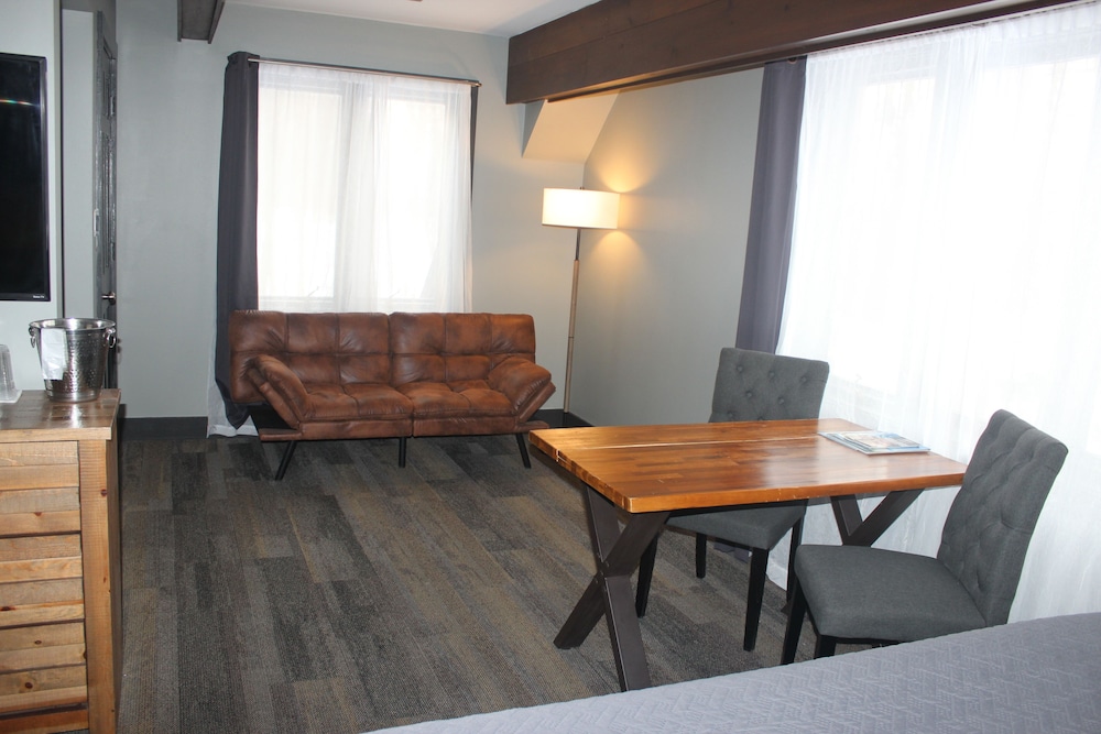 The Brewery Lodge Hotel 3/45