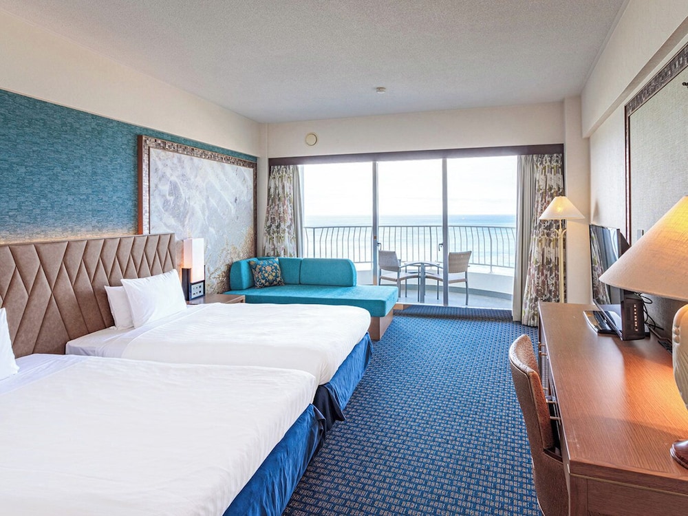SUPERIOR, TWIN BEDS, OCEAN FRONT