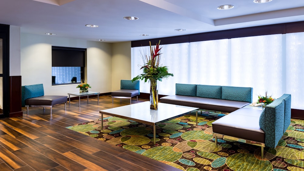 Holiday Inn Hotel Suites Warren 28/53