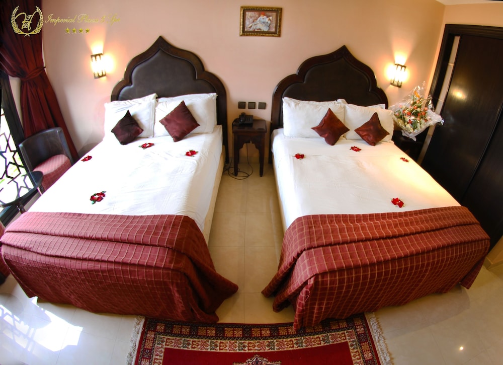 ROOM, QUADRUPLE