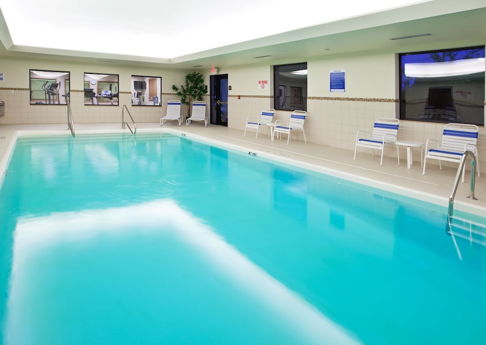 Holiday Inn Express Hotel and Suites Chesterfield - Selfridge Area 40/57