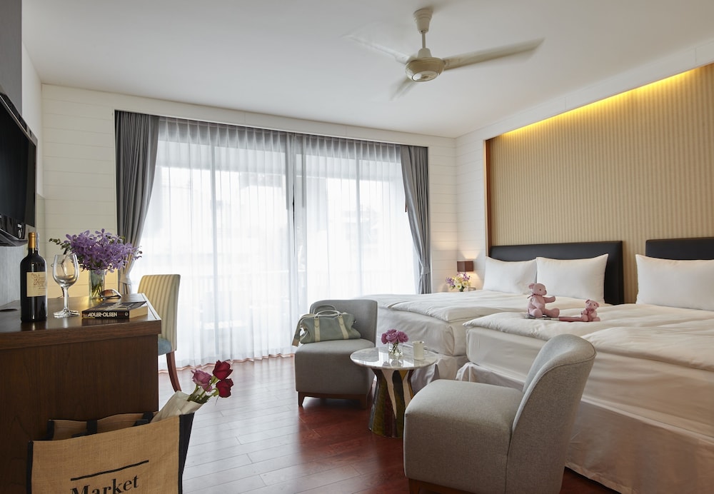 DELUXE BALCONY ROOM
