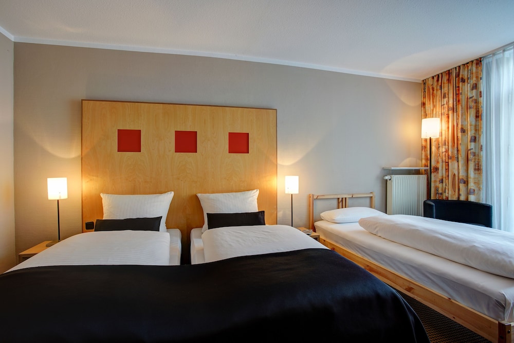 FAMILY, 1 DOUBLE AND 1 SINGLE BED