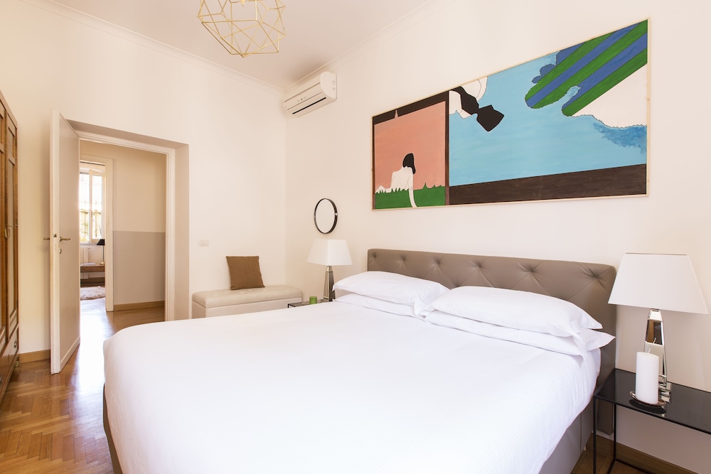 Rome Accommodation Condotti with terrace 6/50