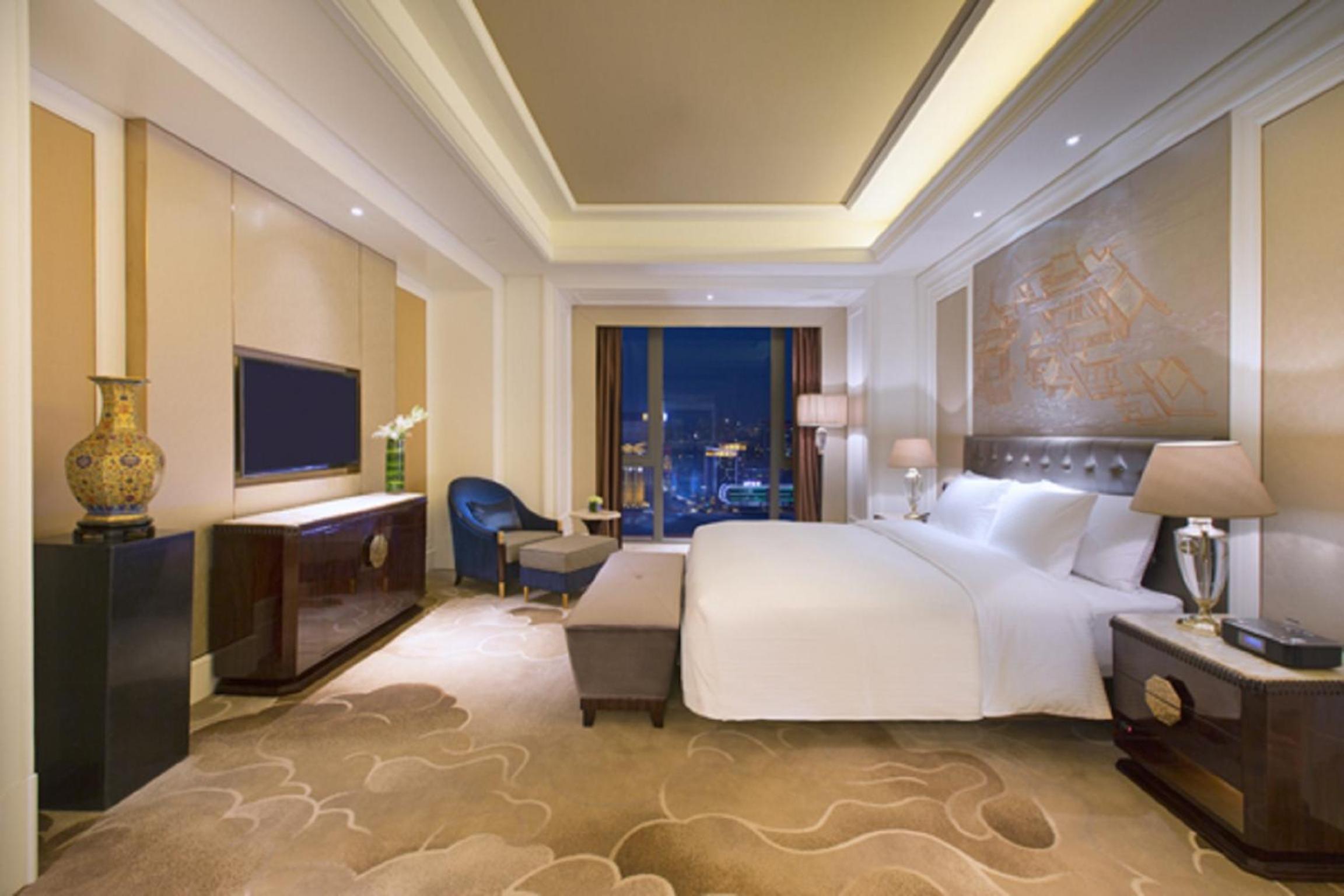DELUXE, SUITE