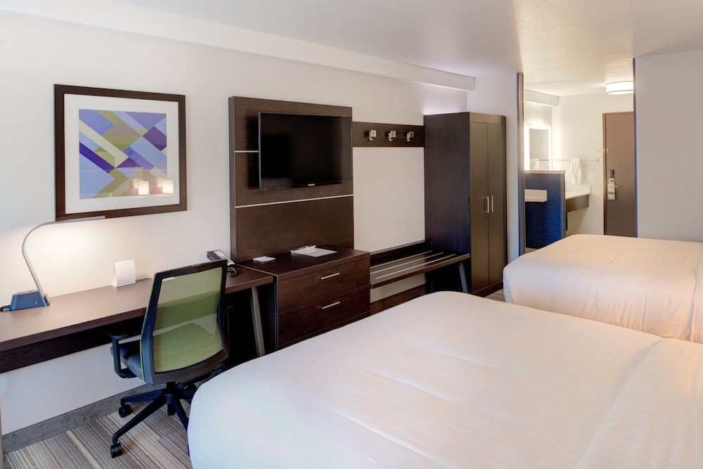 HOLIDAY INN EXPRESS NEWBERG - WINE COUNTRY 20/60