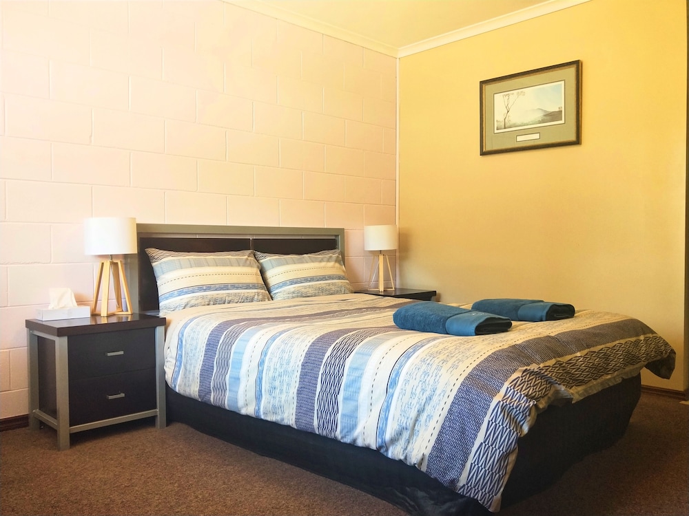 TWELVE APOSTLES MOTEL & COUNTRY RETREAT 9/50