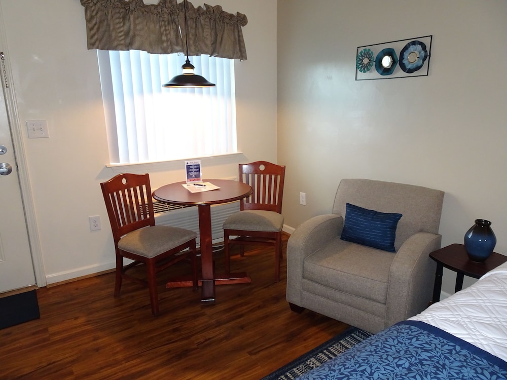 Affordable Corporate Suites Roanoke 28/50