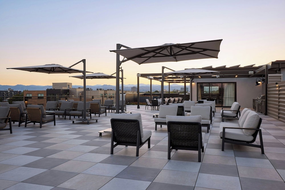 Courtyard by Marriott Denver Downtown West 38/41