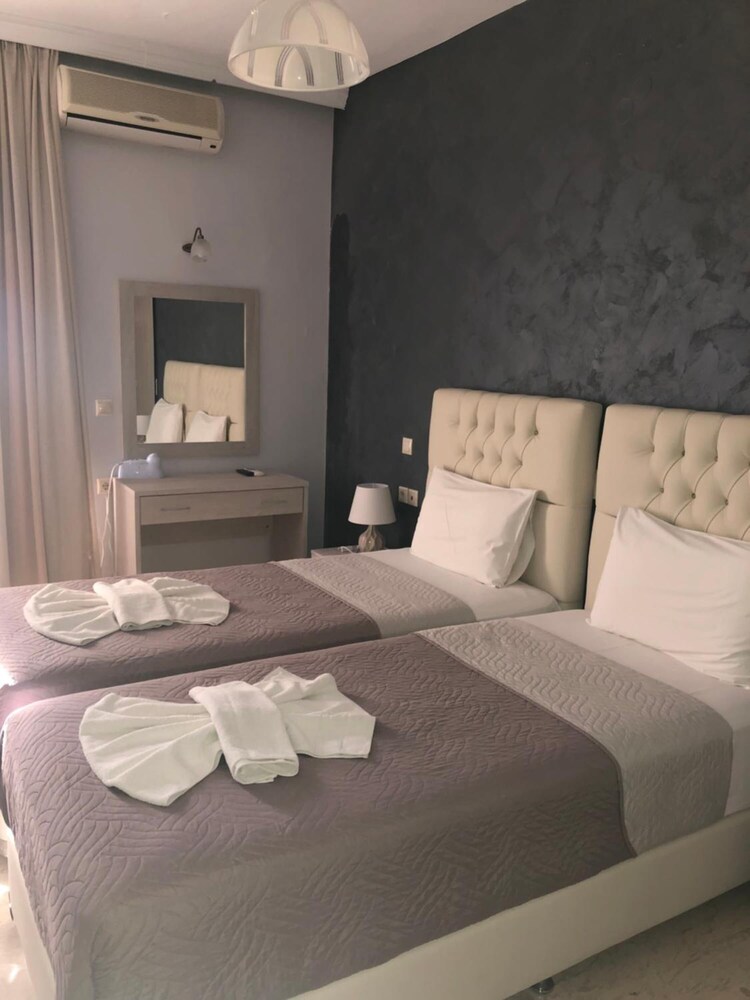 Labyrinth Hotel 31/50