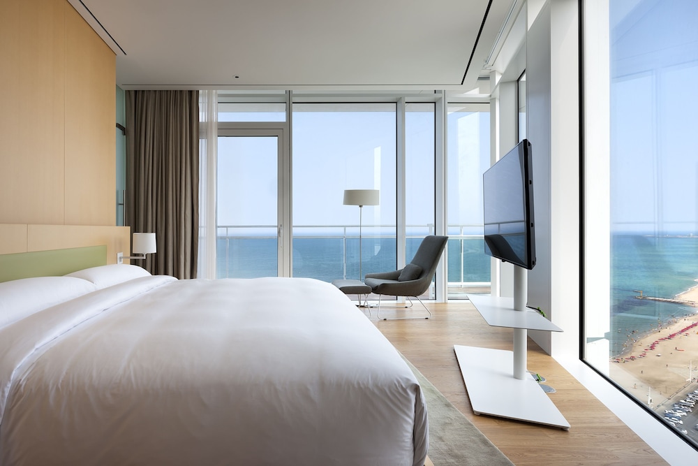 Seamarq Hotel 14/70