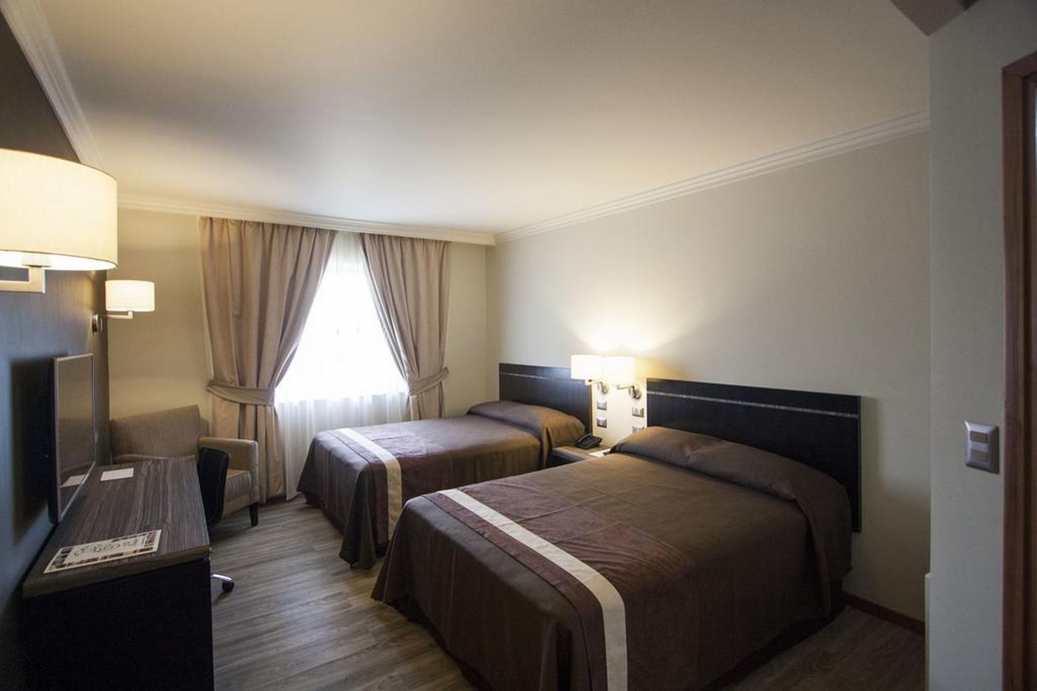 Standard, Twin Beds
